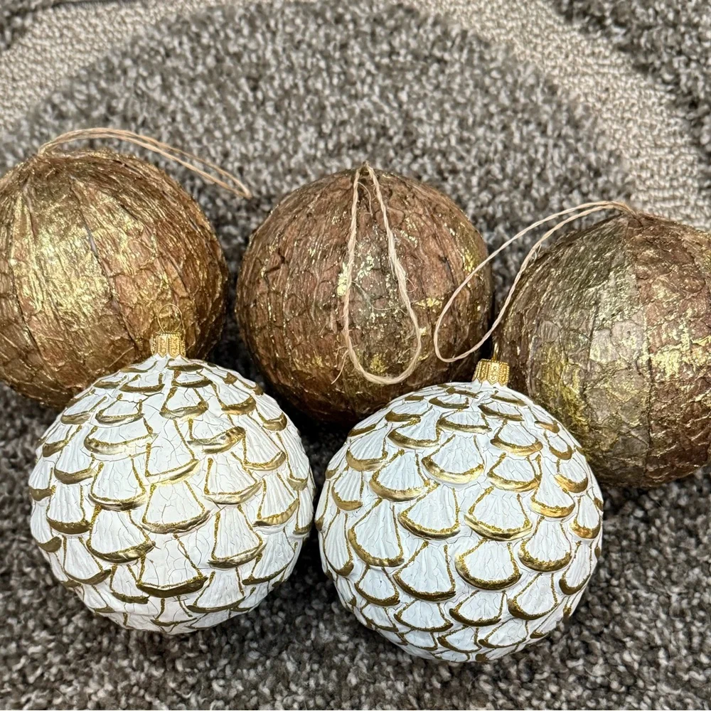 Vintage Trimsetter Style Gilded Gold Veined Christmas Ornaments 5pc